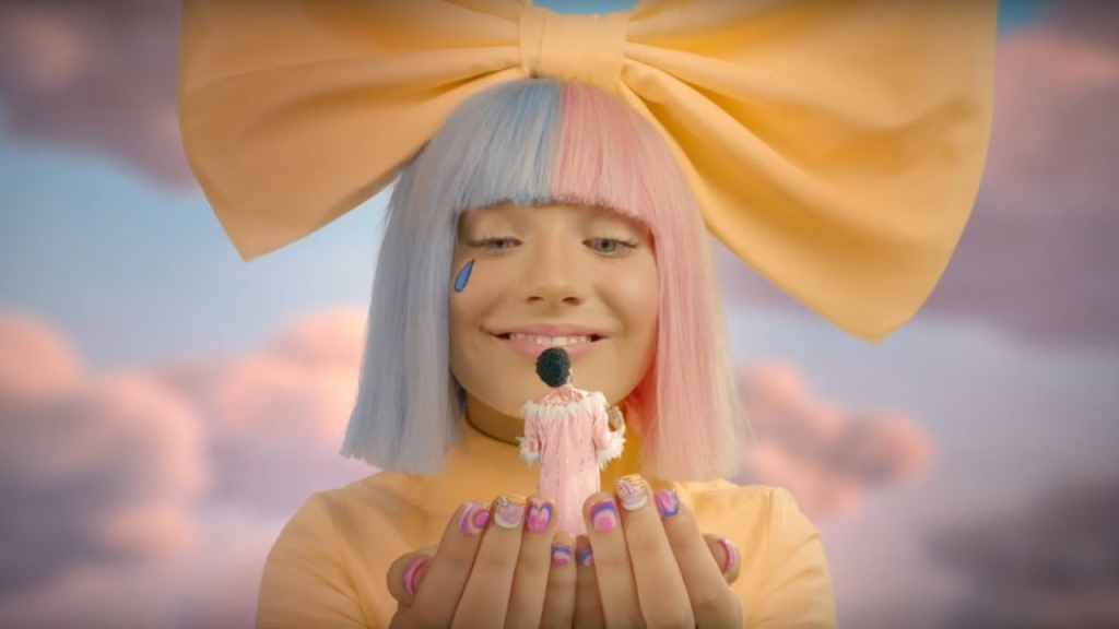 Sia: Há Mais De 25 Anos Cantando Como Um Pássaro Livre