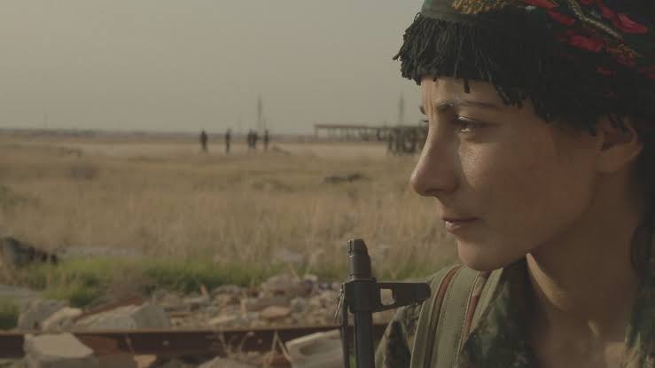 Curdistão: Garotas em Guerra (2016), de Mylene Sauloy [França]