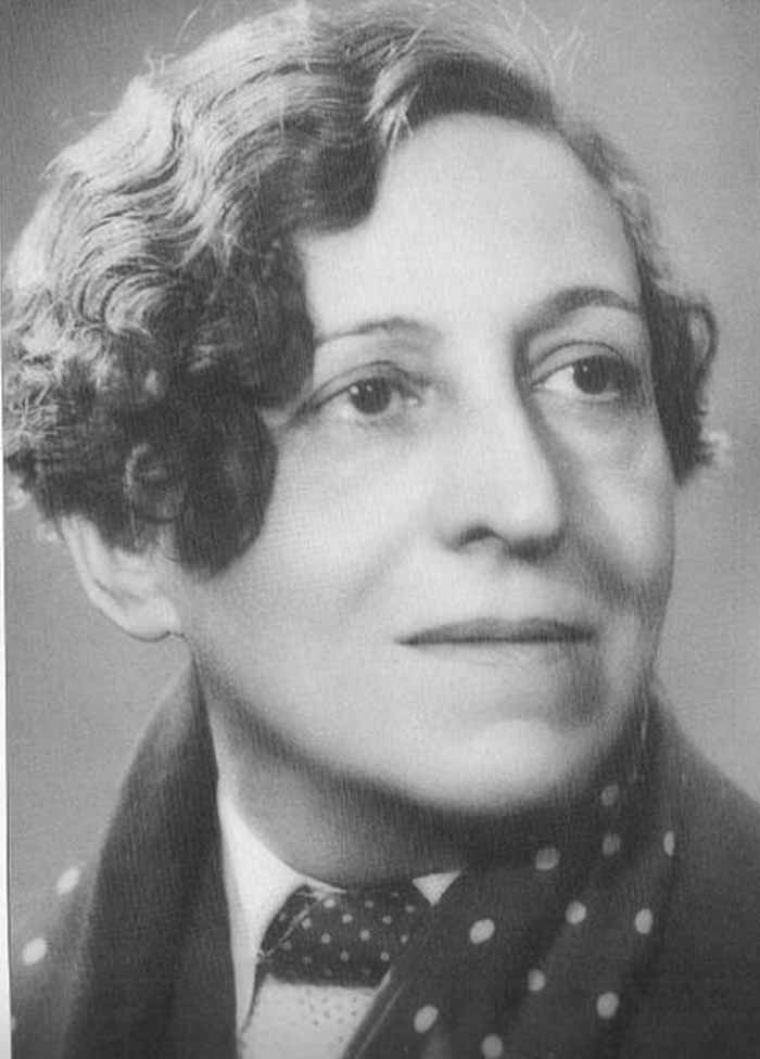 Foto em preto e branco do perfil de Germaine Dulac