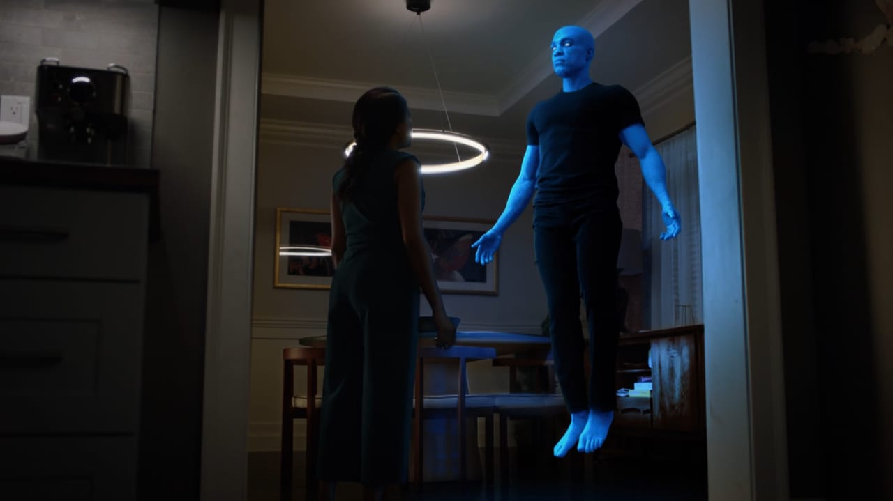 Angela Abar e Dr. Manhattan em Watchmen
