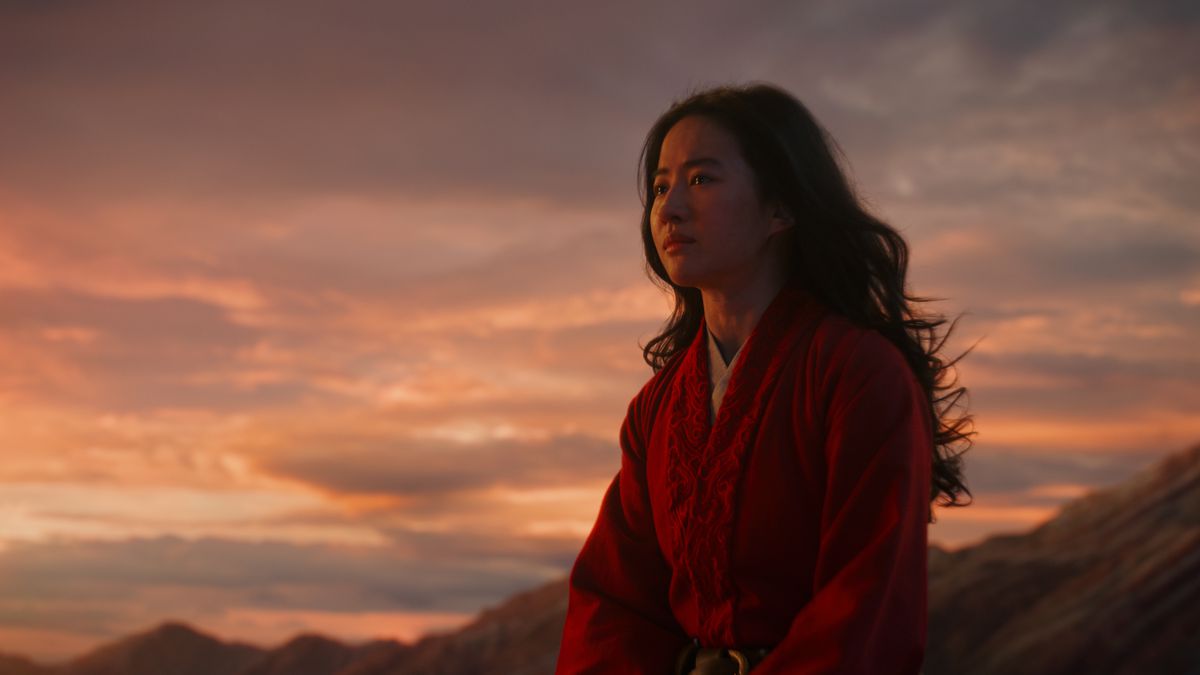 Mulan (2020) está longe de ser uma tortura de assistir.