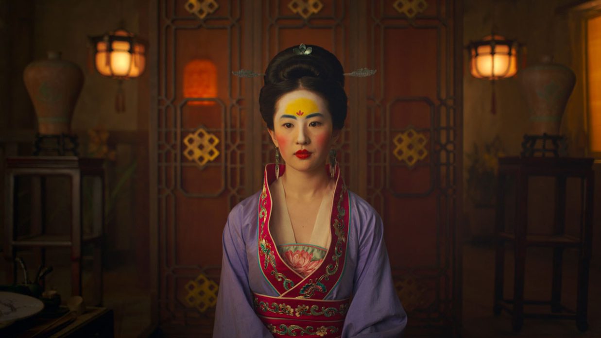Mulan (2020) é um filme de ação protagonizado por uma super-heroína.