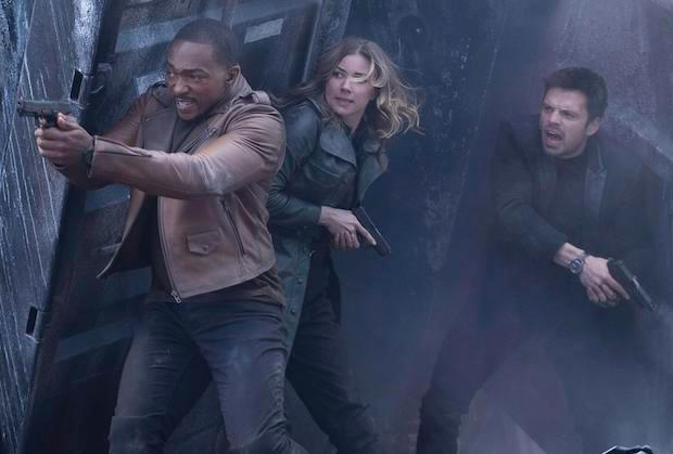 Anthony Mackie, Emily Van Camp e Sebastian Stan em The Falcon and The Winter Soldier