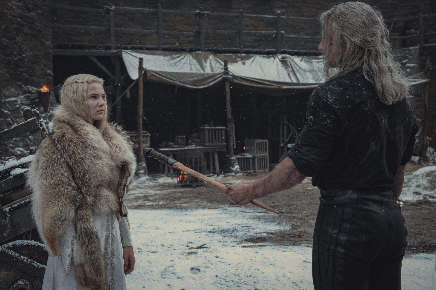 Ciri e Geralt na segunda temporada. 