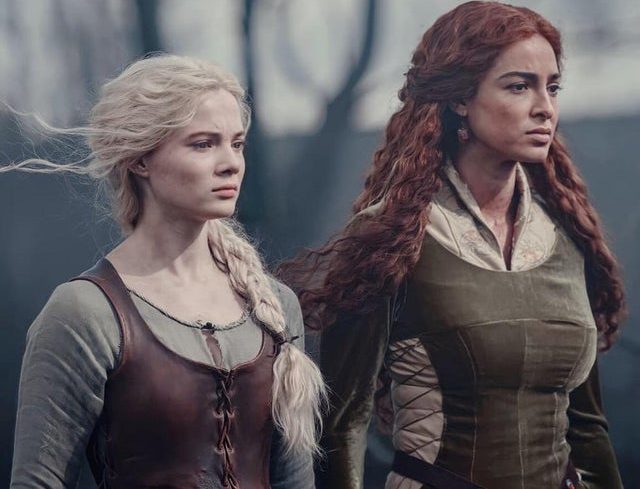 Ciri de Cintra (Freya Allan) e Triss Merigold (Anna Shaffer) em The Witcher