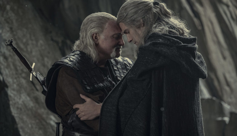 Vesemir e Geralt na segunda temporada de The Witcher