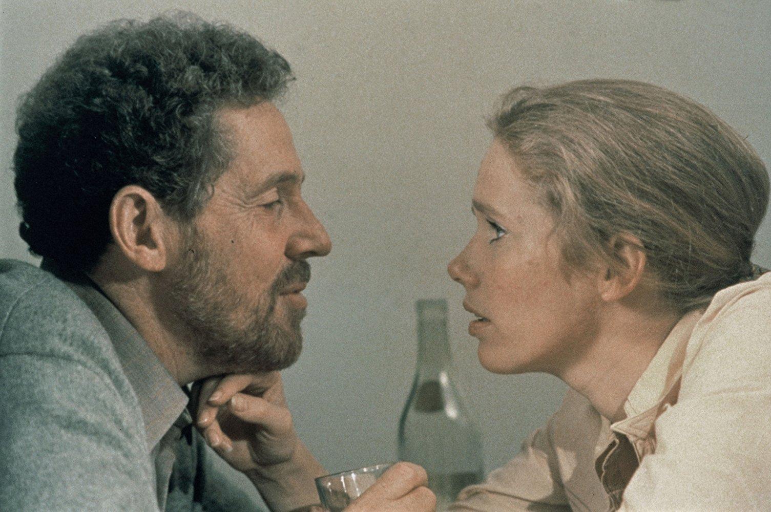 Johan (Erland Josephson) e Marianne (Liv Ullmann) em "Cenas de um Casamento", versão de 1973, de Ingmar Bergman