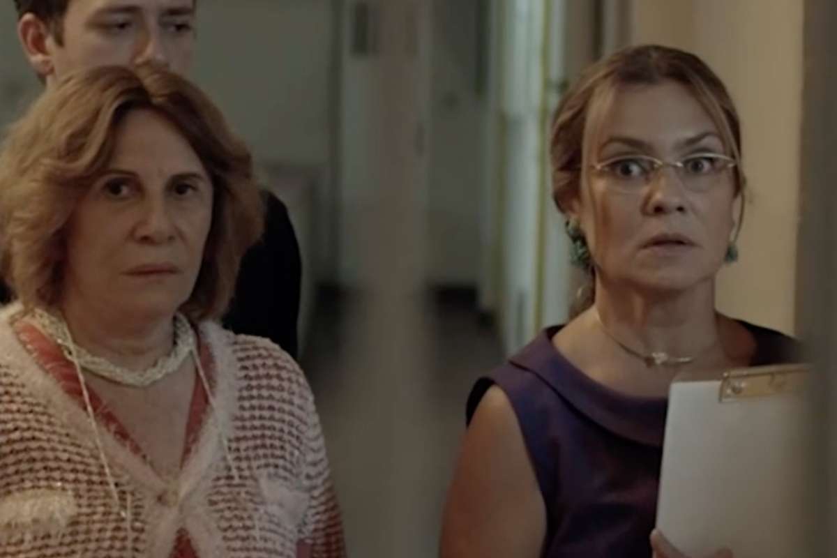 Dona Izildinha (Renata Sorrah) e Isabel (Adriana Esteves) no filme de Lázaro Ramos.