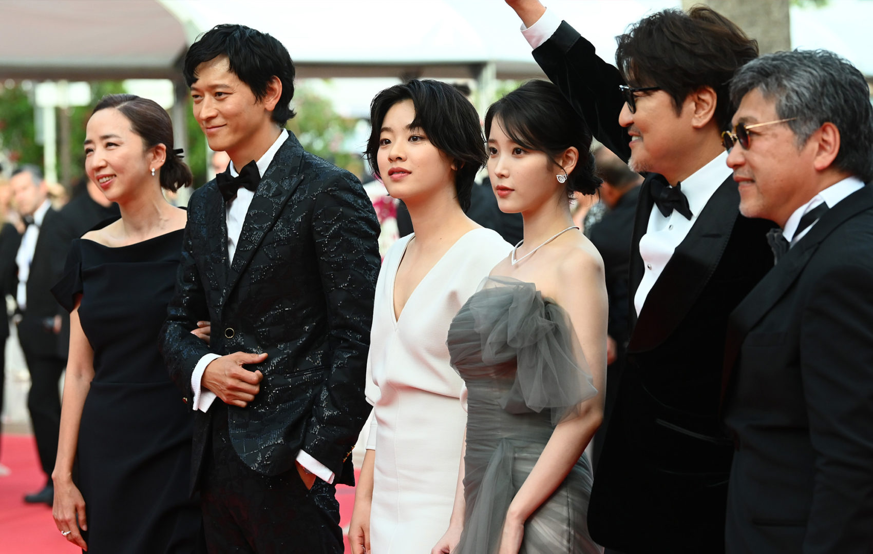 O elenco de Broker em Cannes 2022; IU, cantora famosa na Coreia do Sul, fez sua estreia em filmes com essa obra.