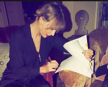 Taylor Swift assina contrato com a Universal Music