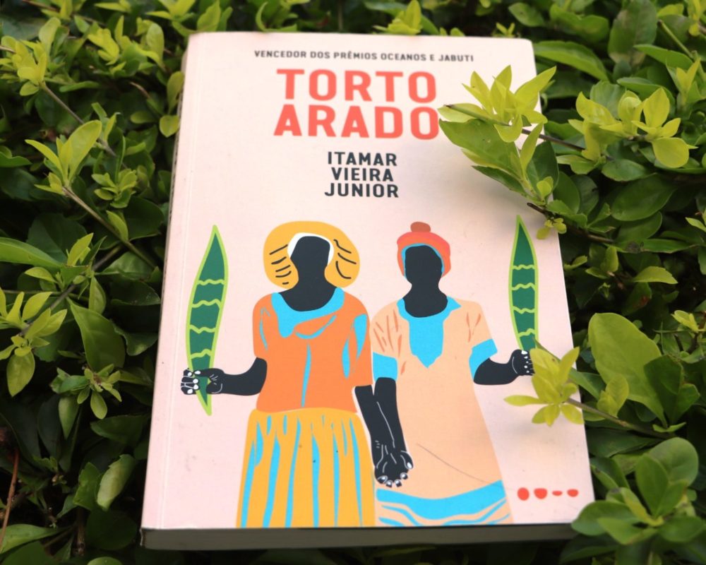 Torto Arado Resenha memórias de exploração e esperanças