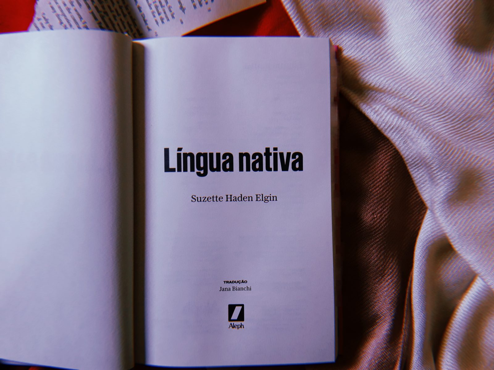 Detalhes da edição de Língua nativa, livro de Suzette Haden Elgin.