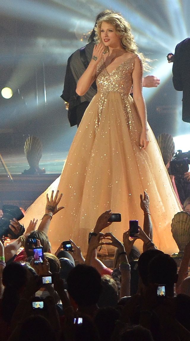 Taylor Swift durante a turnê do álbum "Speak Now" em Pittsburgh (2011).