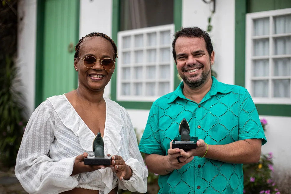 Eliana Alves Cruz e Marcelo Moutinho, vencedores do Prêmio Jabuti 2022.