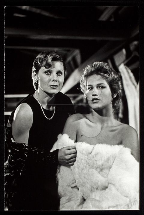 Vera Fischer e Xuxa Meneghel em Amor Estranho Amor (1982)