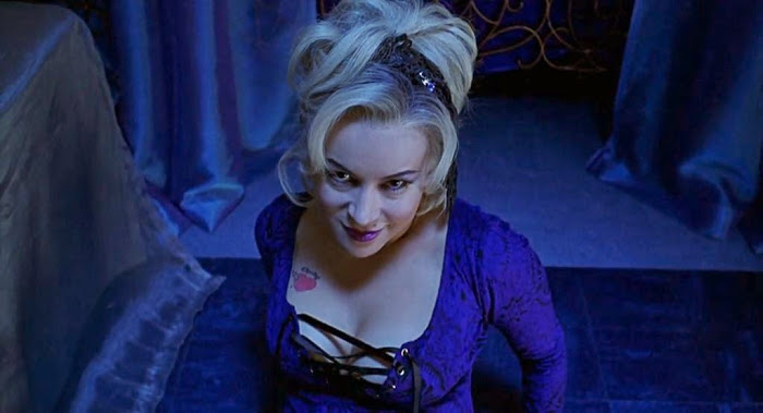 Jennifer Tilly como Tiffany em A Noiva de Chucky, quarto filme da franquia