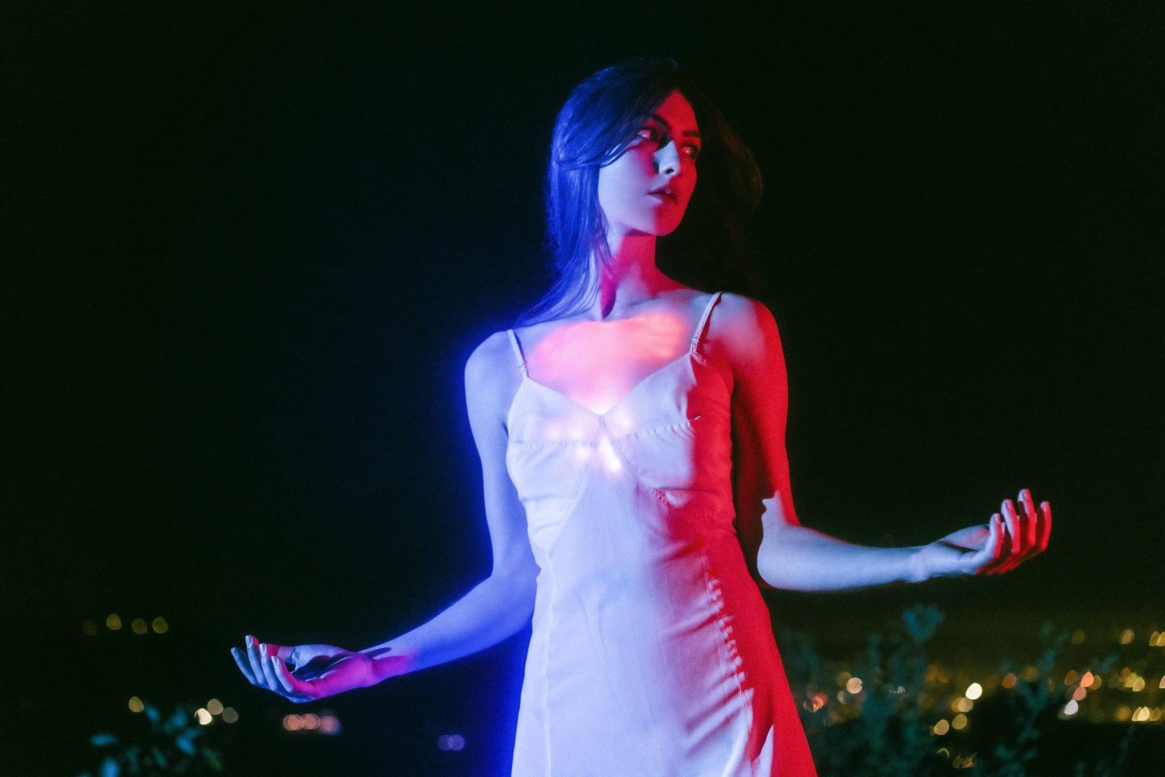 Photoshoot do álbum "Weyes Blood And in the Darkness, Hearts Aglow"