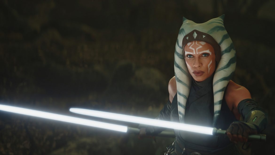 Rosario Dawson interpretando Ahsoka Tano em O Mandaloriano