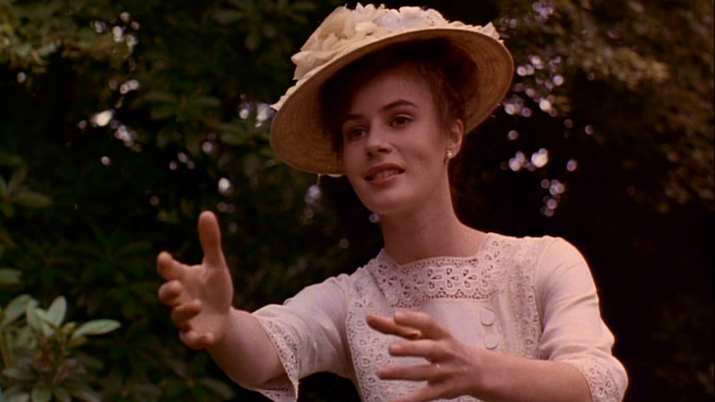 Lilias Craven (Irène Jacob) no longa O Jardim Secreto (1991)