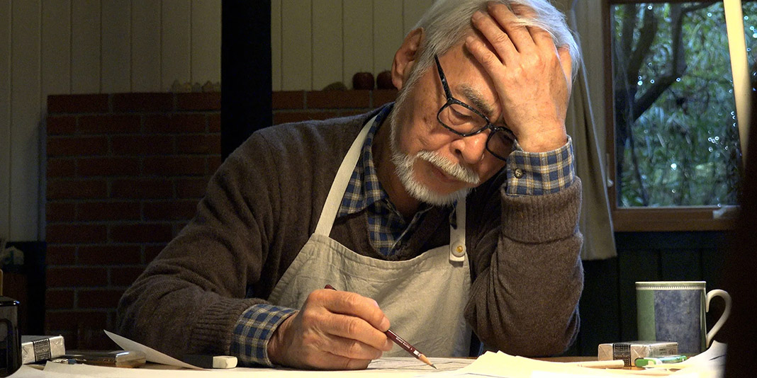 Parte do porquê os filmes do Studio Ghibli demoram a ser lançados é que cada parte do processo é revisado pelo próprio Miyazaki