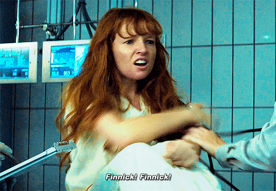 Annie chama por Finnick desesperadamente.