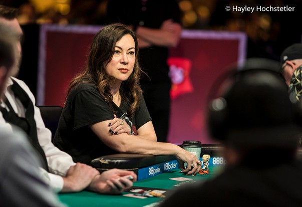 De “A Noiva de Chucky” a campeã mundial: a mente brilhante de Jennifer Tilly